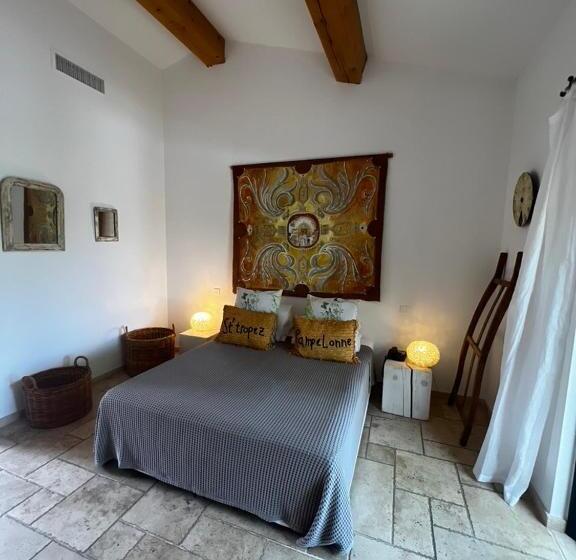 Номер Стандарт, Auberge De L Oumède