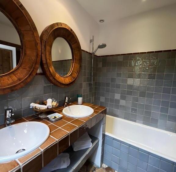 Номер Стандарт, Auberge De L Oumède