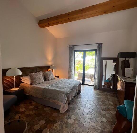 Номер Стандарт, Auberge De L Oumède