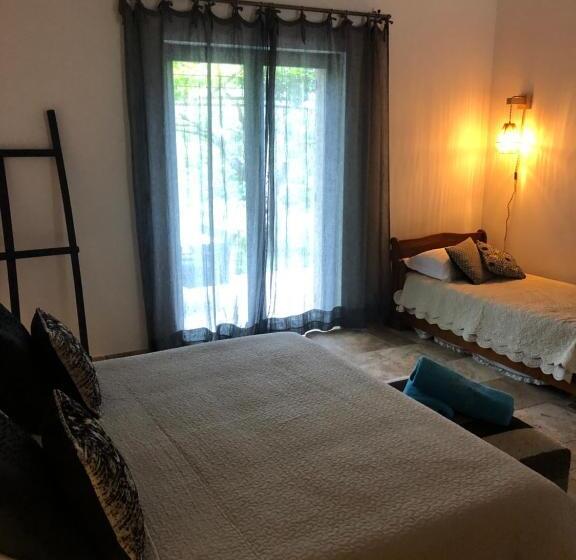 Номер Стандарт Трехместный, Auberge De L Oumède