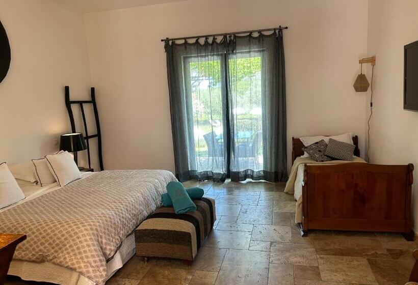 Номер Стандарт Трехместный, Auberge De L Oumède