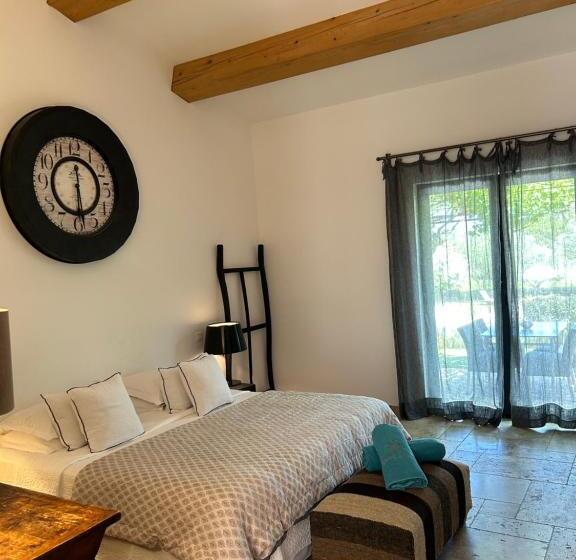 Номер Стандарт Трехместный, Auberge De L Oumède