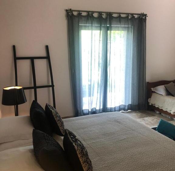 Номер Стандарт Трехместный, Auberge De L Oumède