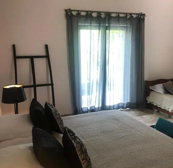 スタンダードトリプルルーム, Auberge De L Oumède