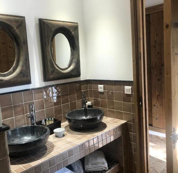 Номер Стандарт Трехместный, Auberge De L Oumède