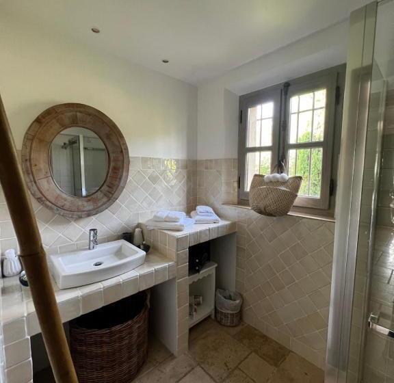 Студия Стандарт, Auberge De L Oumède