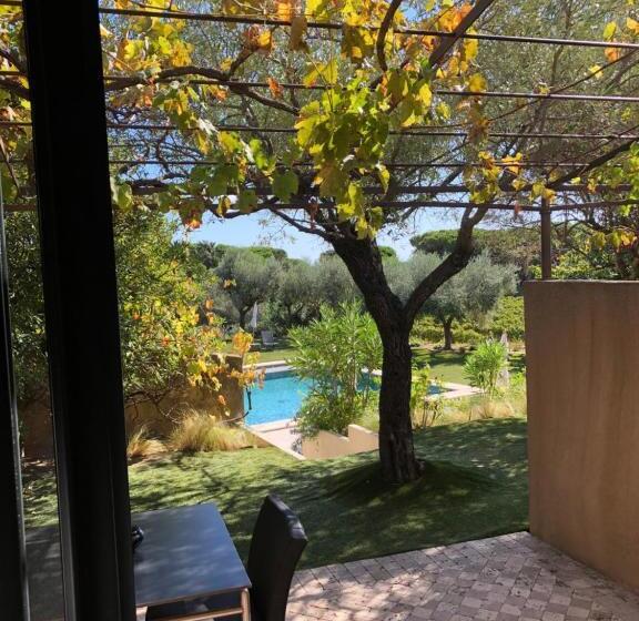 Номер Стандарт, Auberge De L Oumède