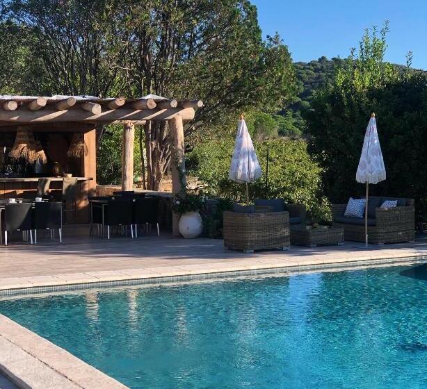 Номер Стандарт, Auberge De L Oumède