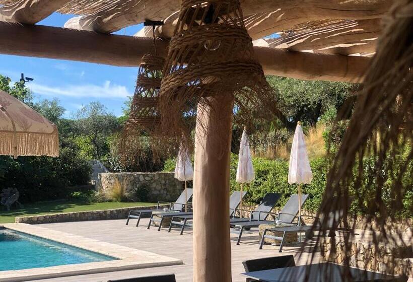 Номер Стандарт, Auberge De L Oumède