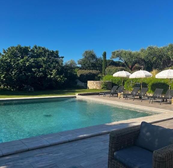 Номер Стандарт, Auberge De L Oumède