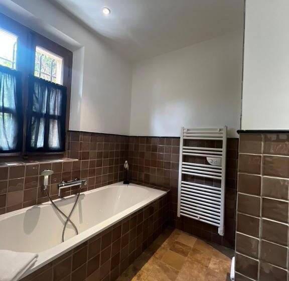 Номер Стандарт Трехместный, Auberge De L Oumède