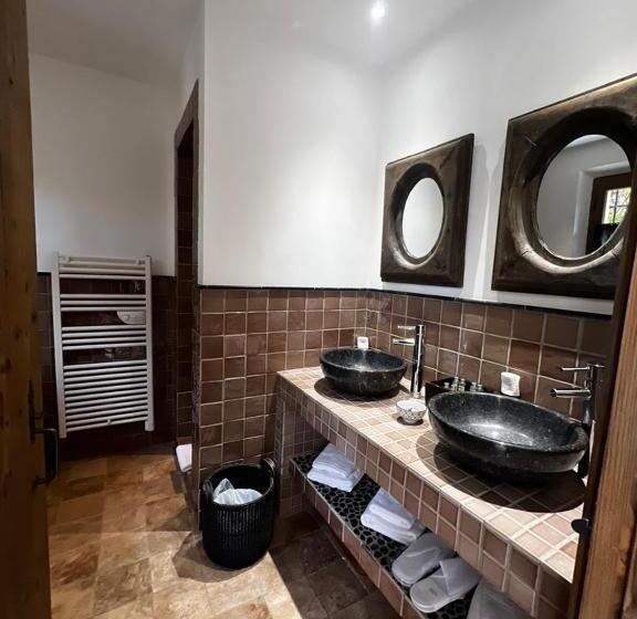 Номер Стандарт Трехместный, Auberge De L Oumède