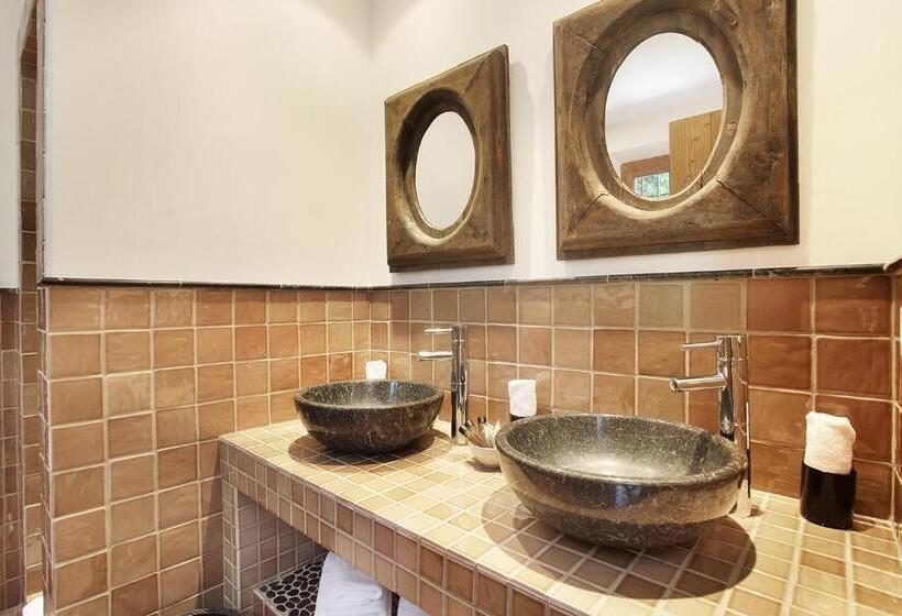 Номер Стандарт Трехместный, Auberge De L Oumède