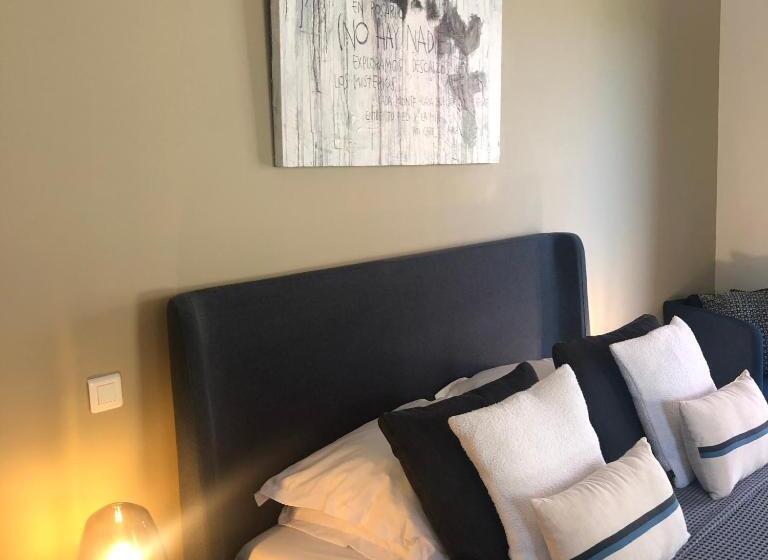 Студия Стандарт, Auberge De L Oumède