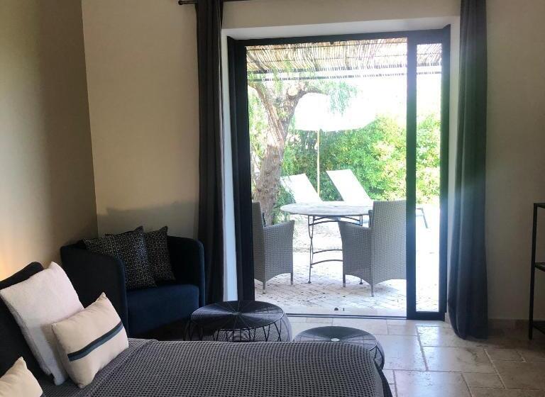 Студия Стандарт, Auberge De L Oumède