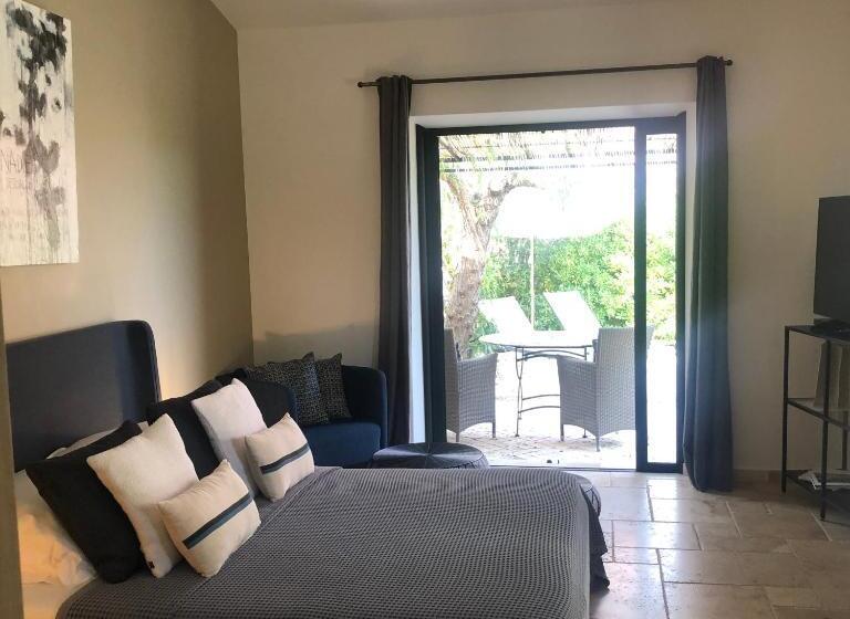 Студия Стандарт, Auberge De L Oumède