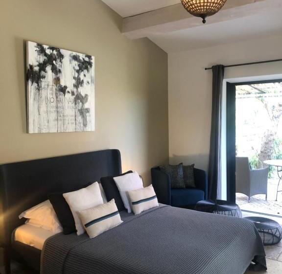 Студия Стандарт, Auberge De L Oumède