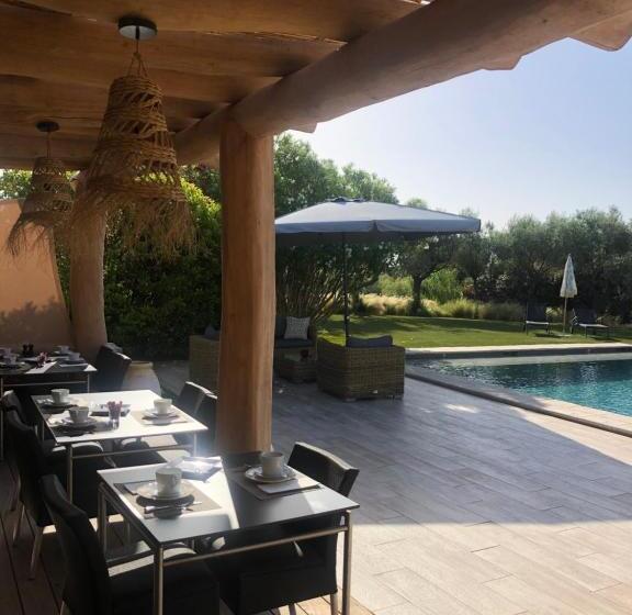 Студия Стандарт, Auberge De L Oumède