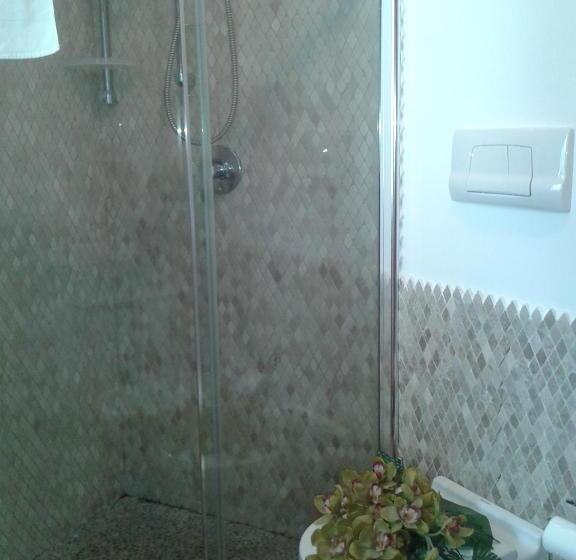 غرفة قياسية فردية, Nappo