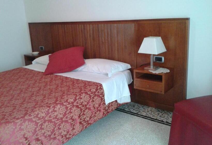 غرفة قياسية ثلاثية, Nappo