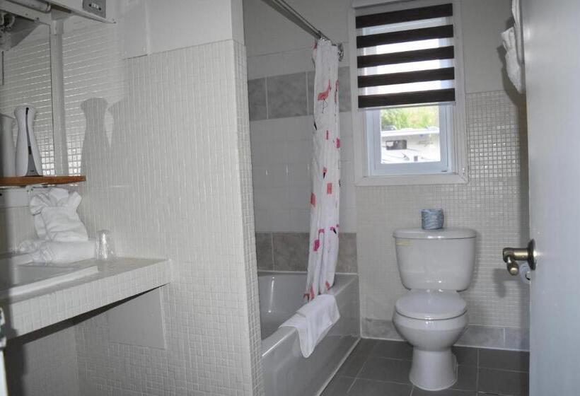 חדר סטנדרט שתי מיטות זוגיות, Motel De L Anse Et Camping Rimouski