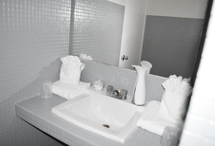 חדר סטנדרט שתי מיטות זוגיות, Motel De L Anse Et Camping Rimouski