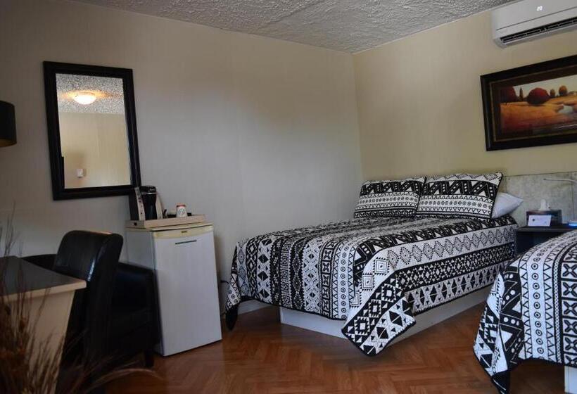 חדר סטנדרט שתי מיטות זוגיות, Motel De L Anse Et Camping Rimouski