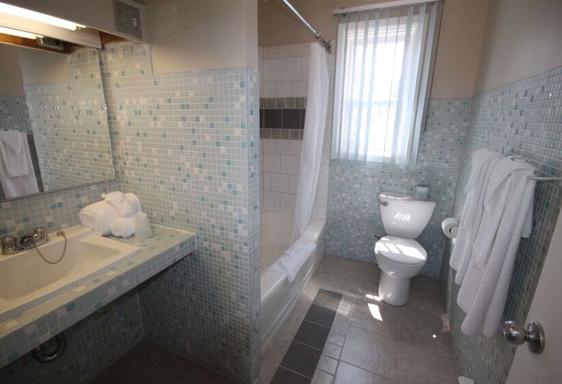 חדר סטנדרט שתי מיטות זוגיות, Motel De L Anse Et Camping Rimouski