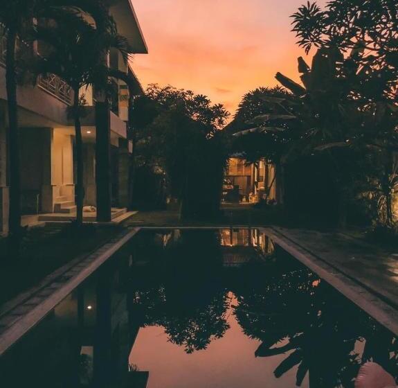 Номер Deluxe Вид на Бассейн, Asung Guesthouse