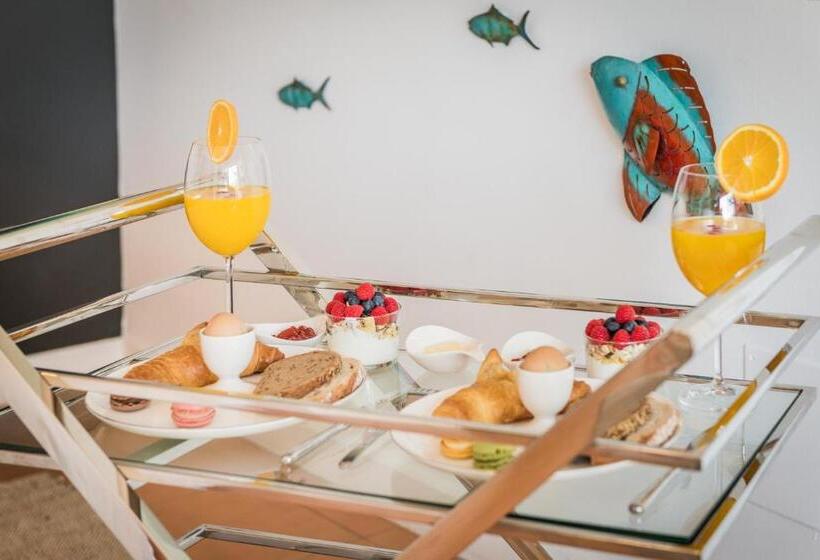 Люкс с Террасой, Molo Luxury Suites Puerto Banus