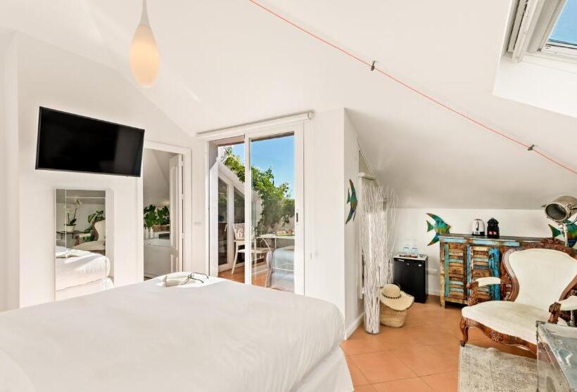 غرفة ديلوكس مزودة بشرفة, Molo Luxury Suites Puerto Banus