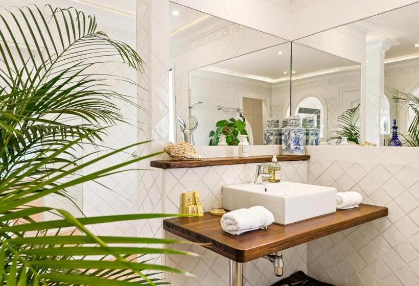 Люкс Повышенной Комфортности, Molo Luxury Suites Puerto Banus