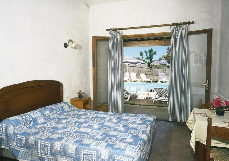 Номер Стандарт Вид на Бассейн, Auberge De La Fadaise