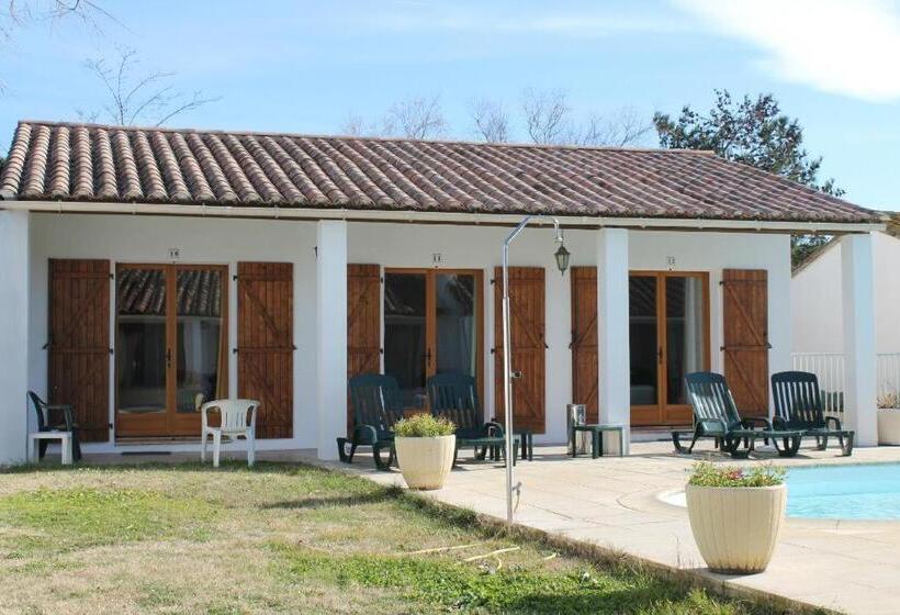 Номер Стандарт Вид на Бассейн, Auberge De La Fadaise