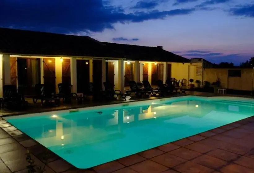 プールビュースタンダードルーム, Auberge De La Fadaise