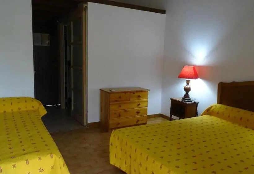 庭の見えるスタンダードトリプルルーム, Auberge De La Fadaise