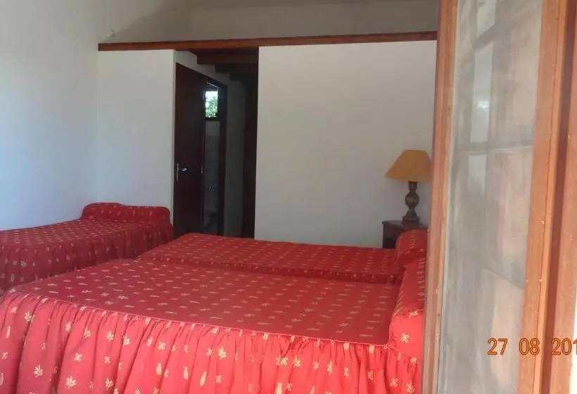 庭の見えるスタンダードトリプルルーム, Auberge De La Fadaise