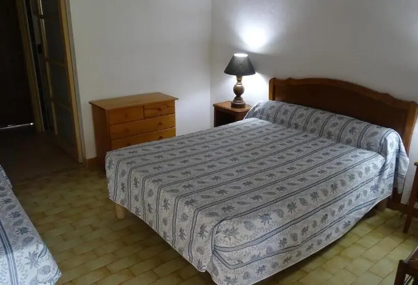 庭の見えるスタンダードトリプルルーム, Auberge De La Fadaise