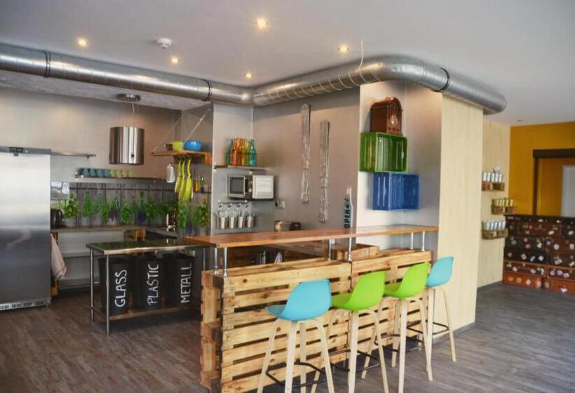 스탠다드 트리픔 룸 공동욕실, Do Step Inn Central   Self Service Hostel