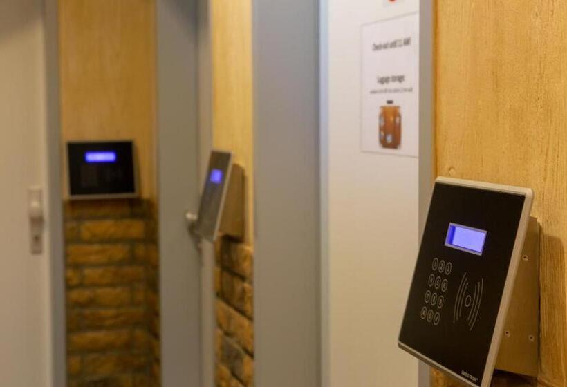 스탠다드 트리픔 룸 공동욕실, Do Step Inn Central   Self Service Hostel