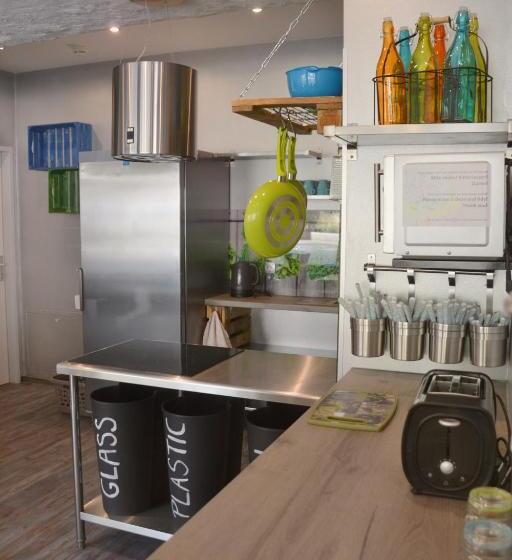 스탠다드 4인용 룸 공용 욕실, Do Step Inn Central   Self Service Hostel