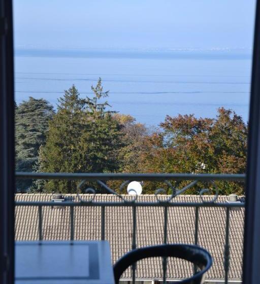 Номер Стандарт Трехместный, Hôtel Evian Express Terminus