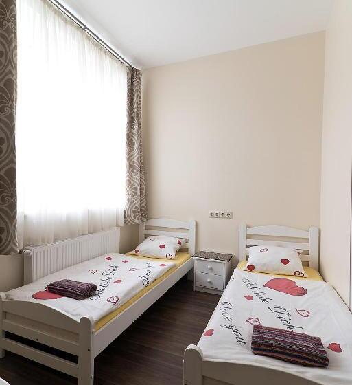 اتاق استاندارد, Happy