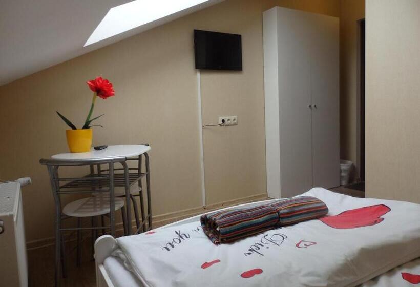 اتاق استاندارد, Happy