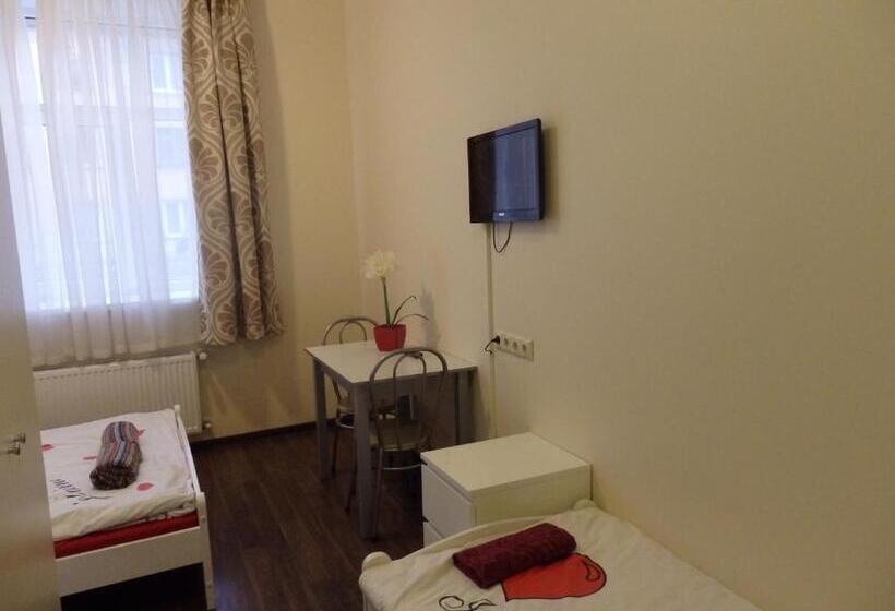 اتاق استاندارد, Happy