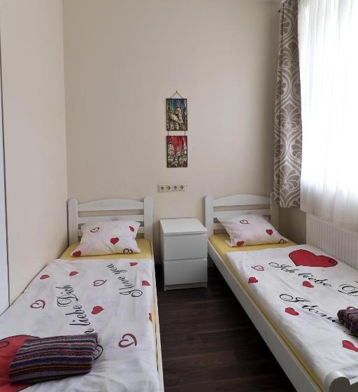 اتاق استاندارد, Happy