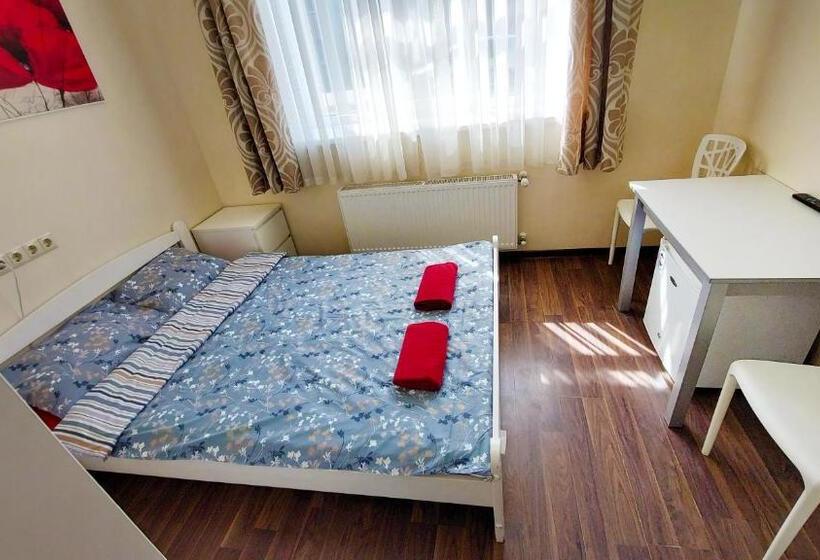 اتاق استاندارد, Happy