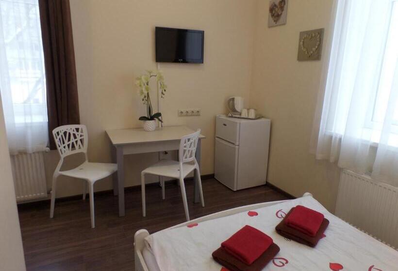 اتاق استاندارد, Happy