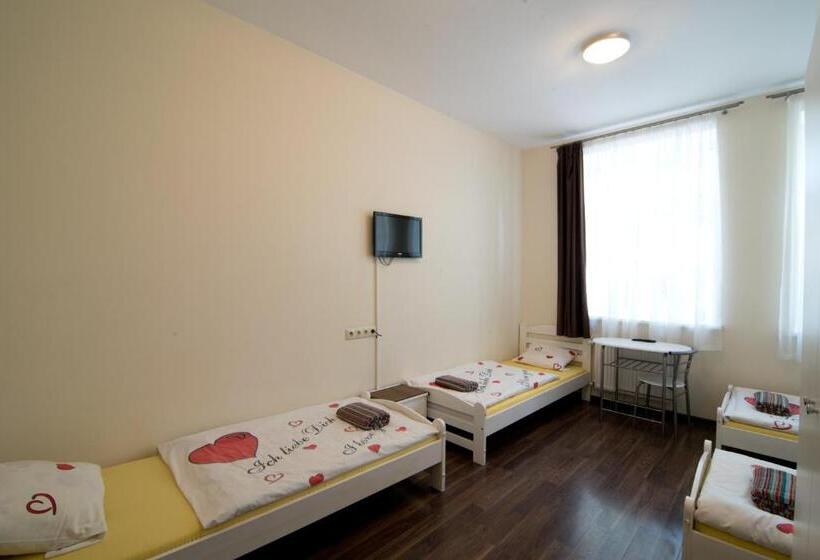 اتاق استاندارد چهار تخته, Happy