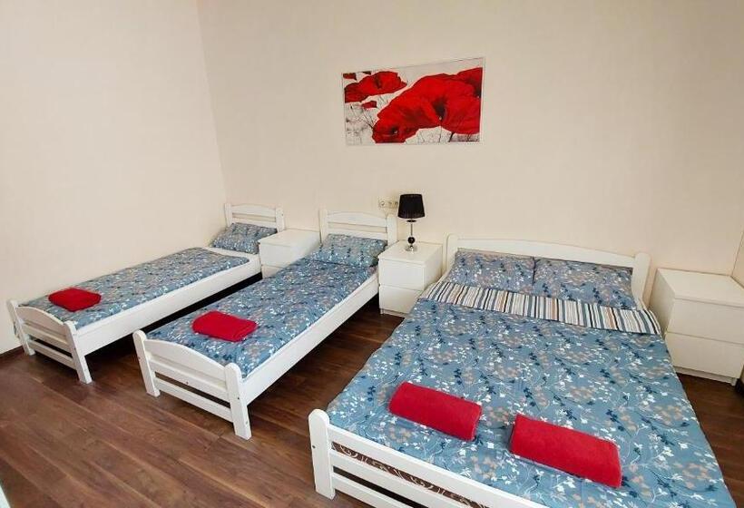 اتاق استاندارد چهار تخته, Happy